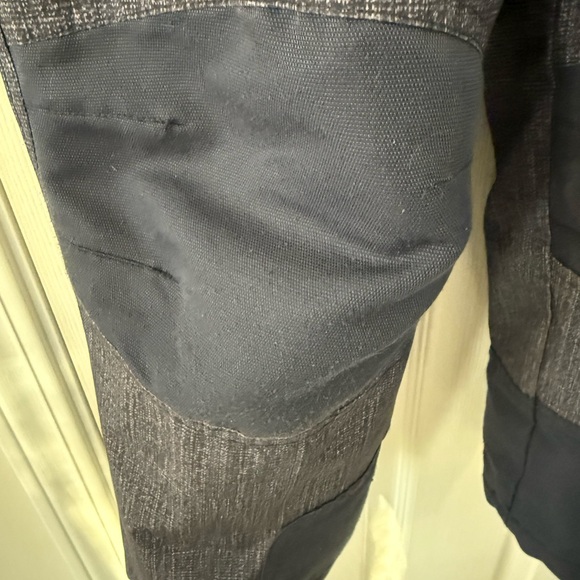 Boys ski bibs weatherproof 32° brand size 7/8 &
10/12 smoke-free home good cond - Picture 5 of 15